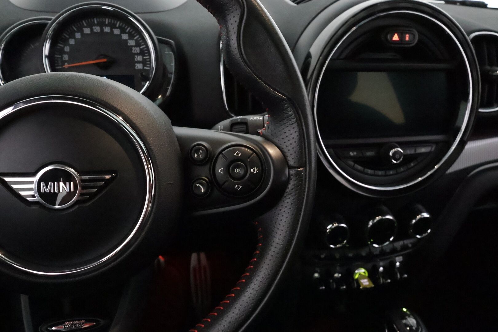 MINI Countryman 2019 Cooper SE ALL4 Maximise John Cooper Works-edition *H&K / HUD / ACC / Panorama / LED / P.Kamera / Sportpenkki Muistilla* - Suomi-auto / 2x Latauskaapelit / Hyvät varusteet