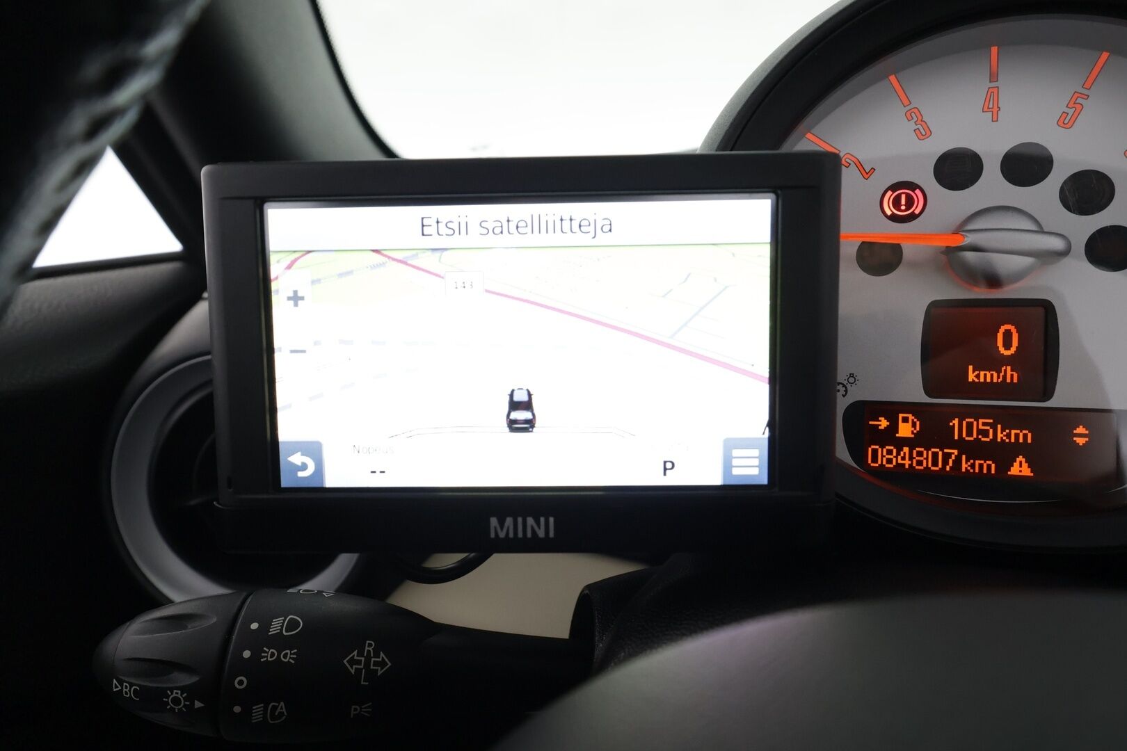 Mini COOPER S 2012 R57 Cabriolet * Nahkaverhoilu / Vakkari / Xenon / P.Tutka / Navi / Lohkolämmitin * - Kahdet renkaat aluvanteilla 