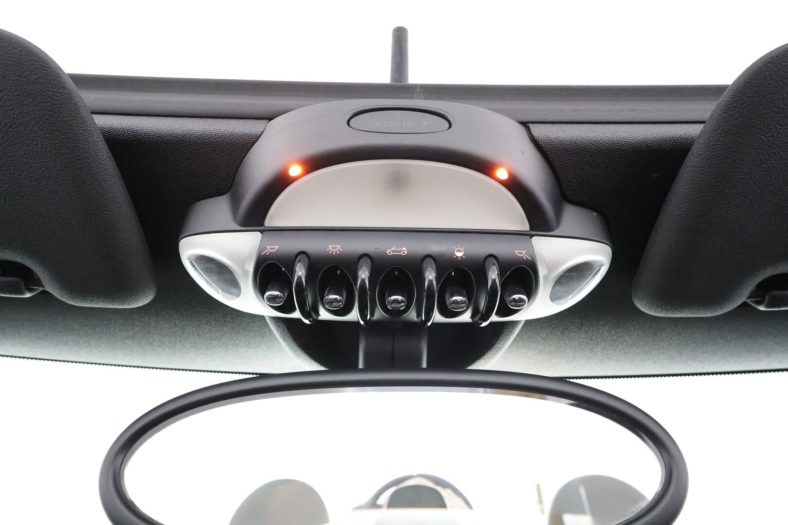 Mini COOPER S 2012 R57 Cabriolet * Nahkaverhoilu / Vakkari / Xenon / P.Tutka / Navi / Lohkolämmitin * - Kahdet renkaat aluvanteilla 