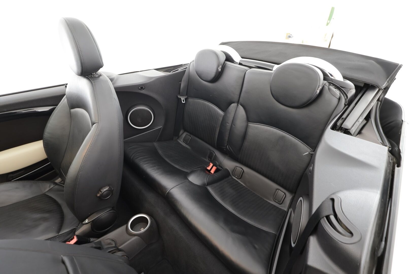 Mini COOPER S 2012 R57 Cabriolet * Nahkaverhoilu / Vakkari / Xenon / P.Tutka / Navi / Lohkolämmitin * - Kahdet renkaat aluvanteilla 