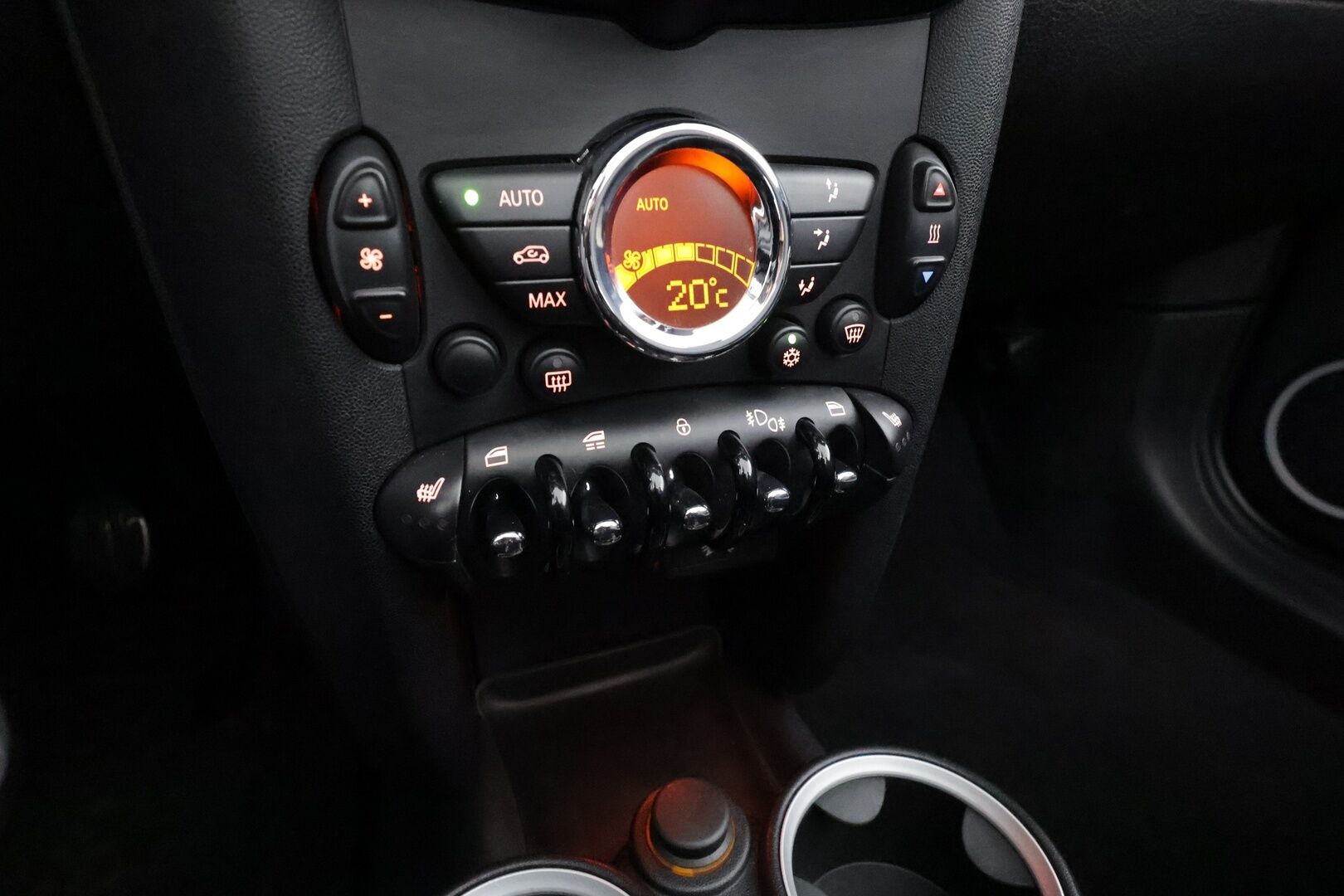 Mini COOPER S 2012 R57 Cabriolet * Nahkaverhoilu / Vakkari / Xenon / P.Tutka / Navi / Lohkolämmitin * - Kahdet renkaat aluvanteilla 