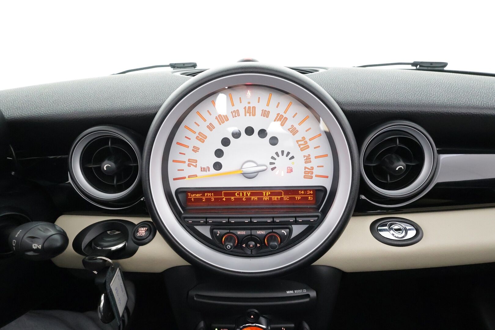 Mini COOPER S 2012 R57 Cabriolet * Nahkaverhoilu / Vakkari / Xenon / P.Tutka / Navi / Lohkolämmitin * - Kahdet renkaat aluvanteilla 