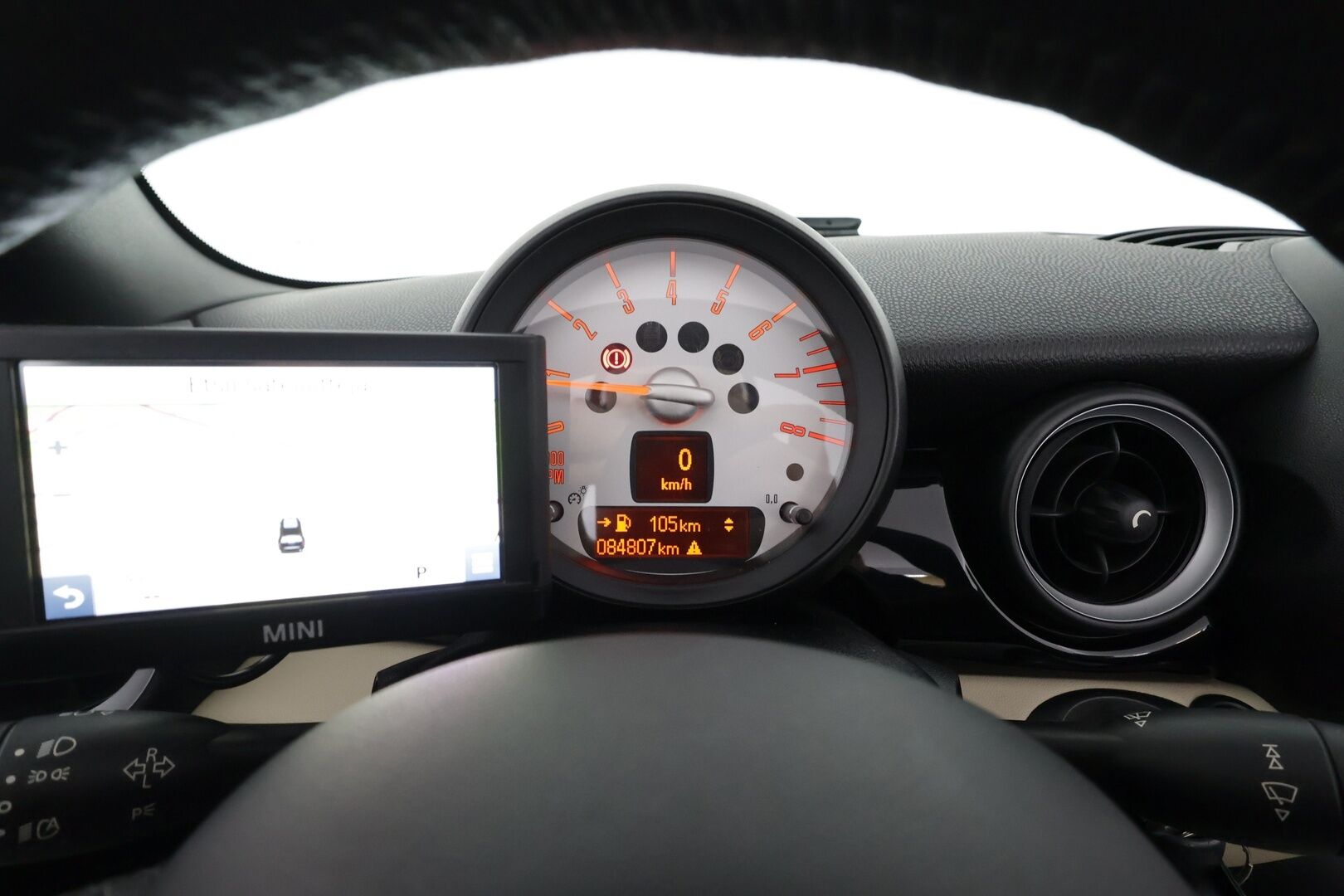 Mini COOPER S 2012 R57 Cabriolet * Nahkaverhoilu / Vakkari / Xenon / P.Tutka / Navi / Lohkolämmitin * - Kahdet renkaat aluvanteilla 