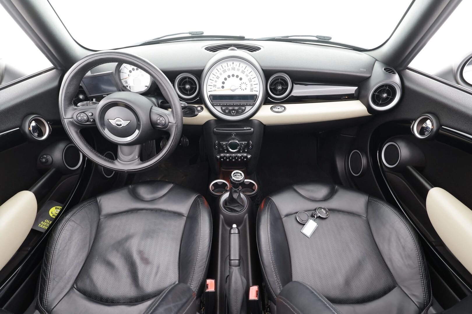 Mini COOPER S 2012 R57 Cabriolet * Nahkaverhoilu / Vakkari / Xenon / P.Tutka / Navi / Lohkolämmitin * - Kahdet renkaat aluvanteilla 