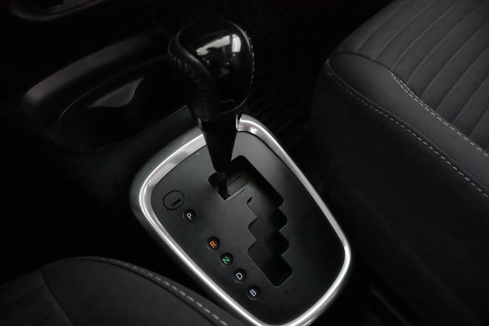 Toyota Yaris 2019 1,5 Hybrid Active 5ov *Kamera / Kaistavahti / Navi / Aut. Ilmastointi / Bluetooth* - Merkkihuolletu / Suomi-auto / Kahdet renkaat Toyotan vanteilla