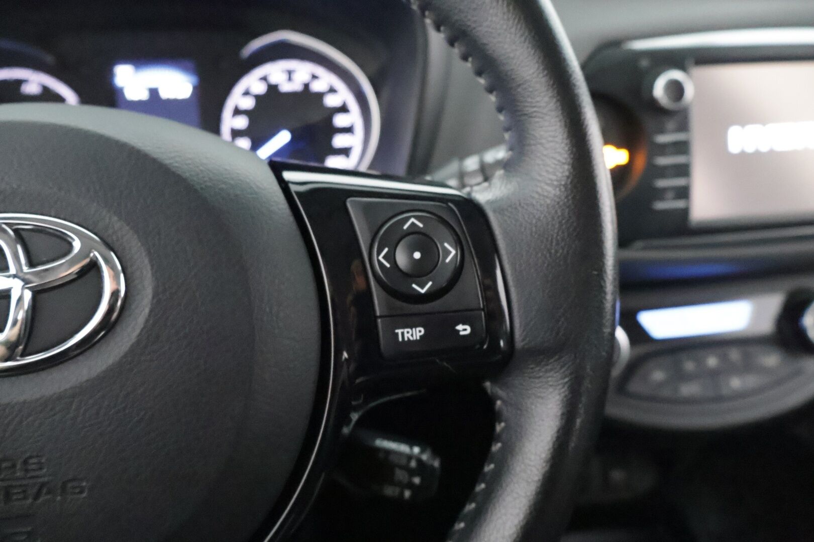 Toyota Yaris 2019 1,5 Hybrid Active 5ov *Kamera / Kaistavahti / Navi / Aut. Ilmastointi / Bluetooth* - Merkkihuolletu / Suomi-auto / Kahdet renkaat Toyotan vanteilla