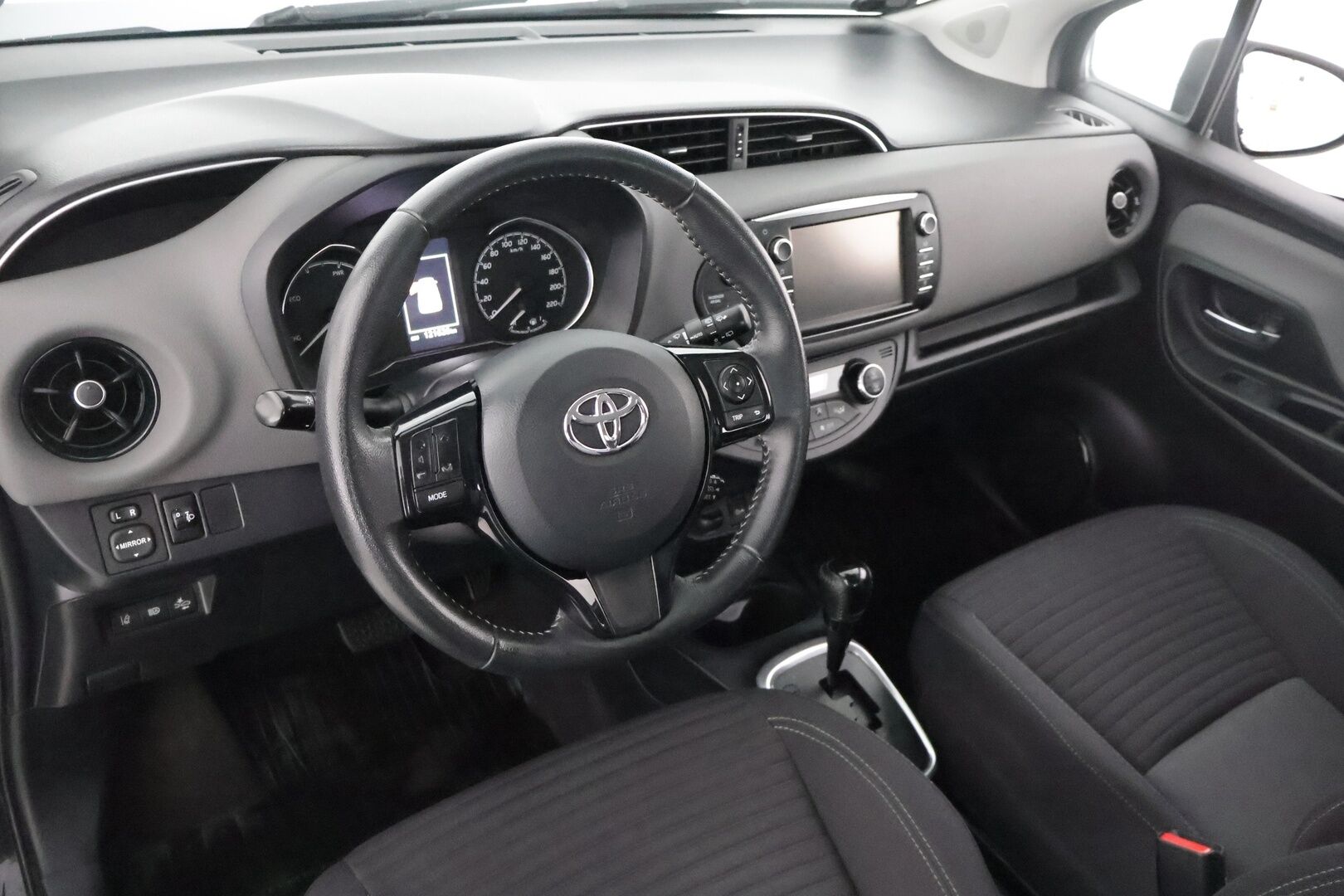 Toyota Yaris 2019 1,5 Hybrid Active 5ov *Kamera / Kaistavahti / Navi / Aut. Ilmastointi / Bluetooth* - Merkkihuolletu / Suomi-auto / Kahdet renkaat Toyotan vanteilla