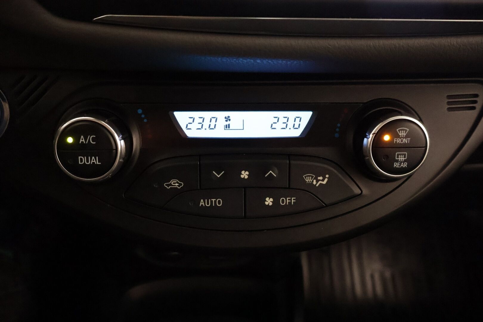 Toyota Yaris 2019 1,5 Hybrid Active 5ov *Kamera / Kaistavahti / Navi / Aut. Ilmastointi / Bluetooth* - Merkkihuolletu / Suomi-auto / Kahdet renkaat Toyotan vanteilla