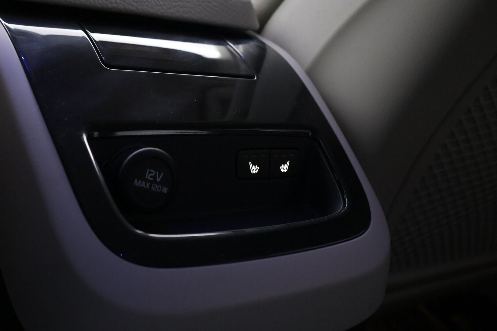 Volvo V90 2019 T8 AWD Inscription aut - Merkkihuollettu Suomi-auto! | ACC | Webasto | S-Koukku | Ilma-alusta | Muistipenkki | Vaaleat sporttinahat | Hihna vaihdettu 2025 | Highperf. Audio | Kessy |