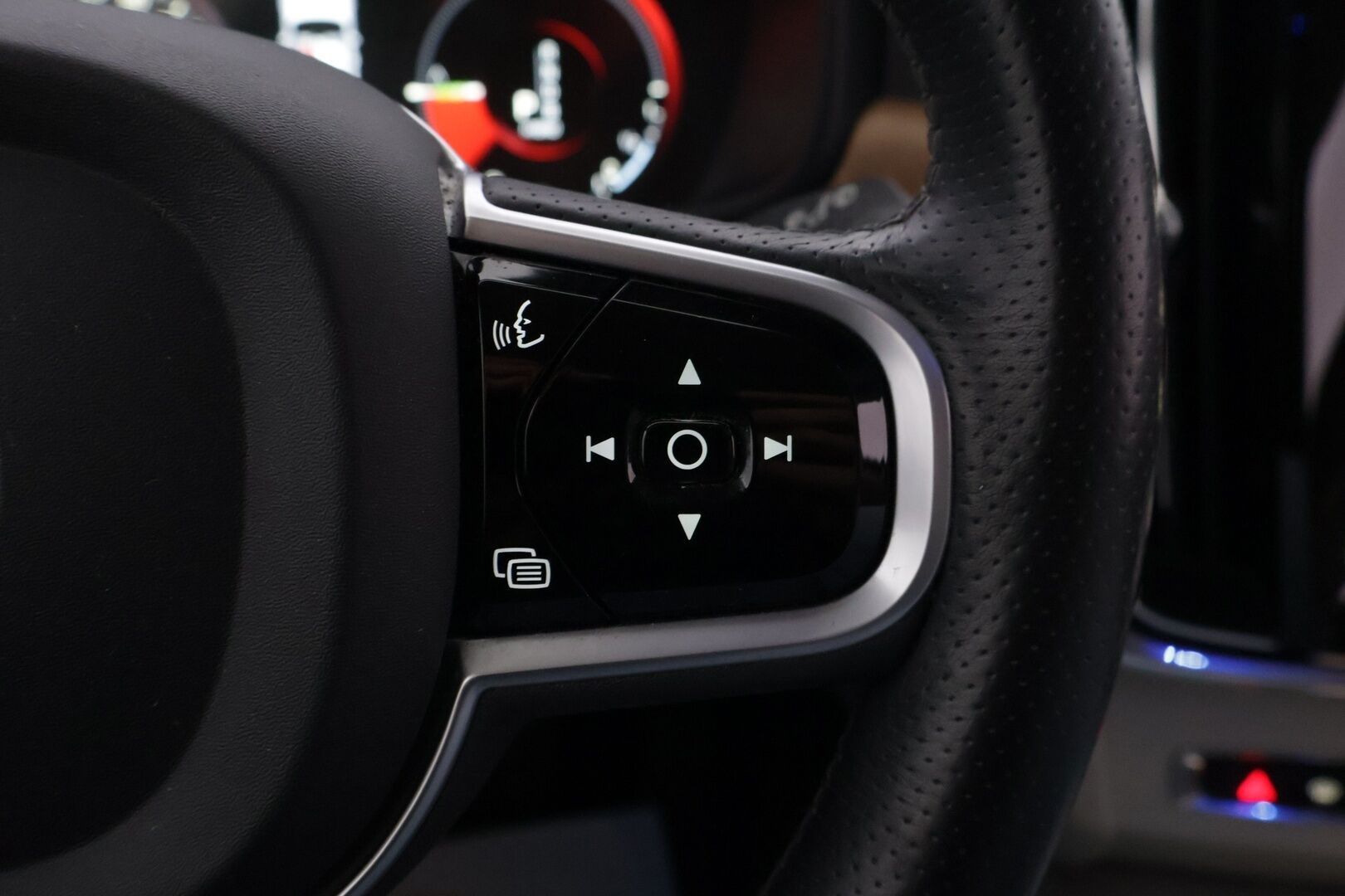Volvo V90 2019 T8 AWD Inscription aut - Merkkihuollettu Suomi-auto! | ACC | Webasto | S-Koukku | Ilma-alusta | Muistipenkki | Vaaleat sporttinahat | Hihna vaihdettu 2025 | Highperf. Audio | Kessy |