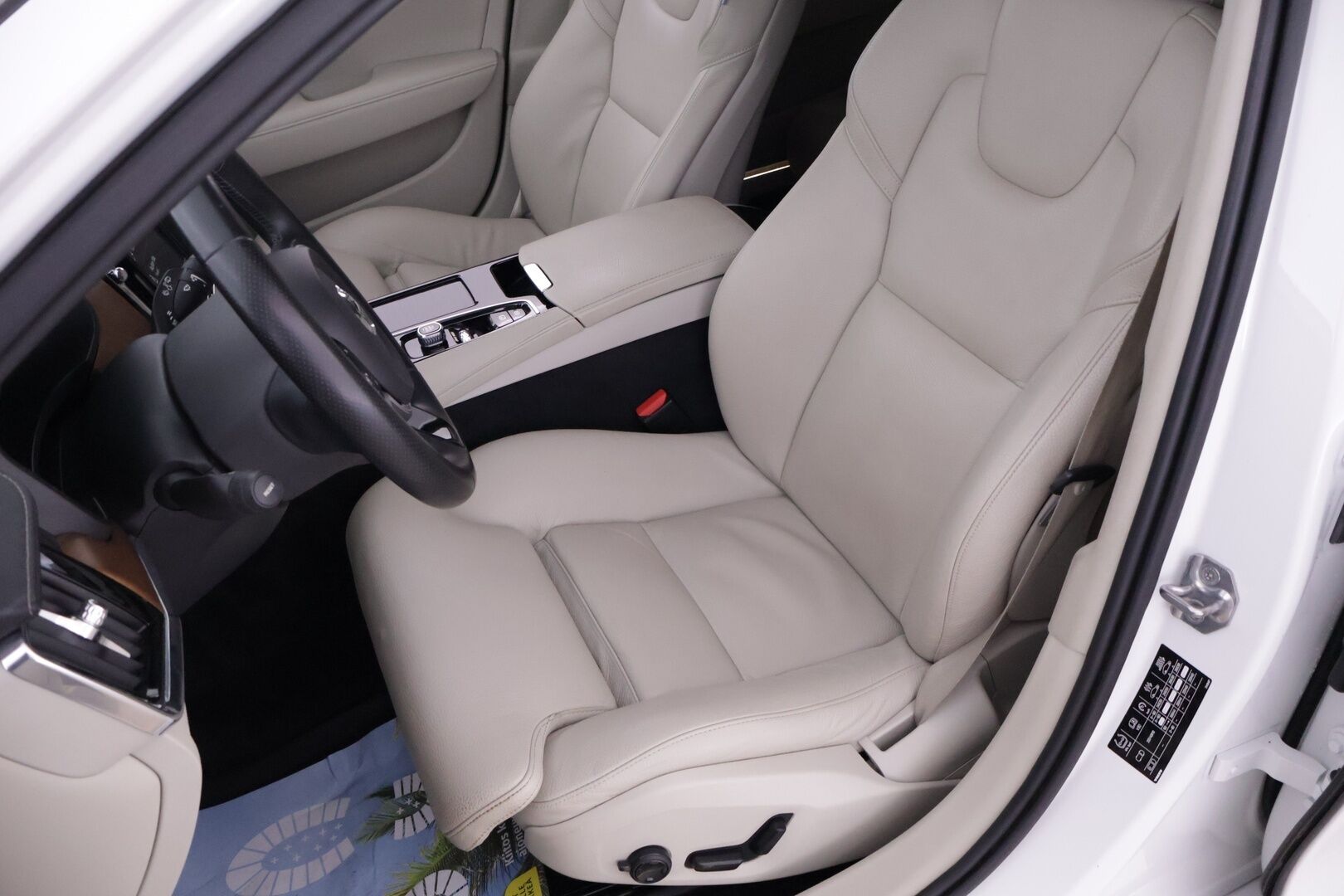 Volvo V90 2019 T8 AWD Inscription aut - Merkkihuollettu Suomi-auto! | ACC | Webasto | S-Koukku | Ilma-alusta | Muistipenkki | Vaaleat sporttinahat | Hihna vaihdettu 2025 | Highperf. Audio | Kessy |