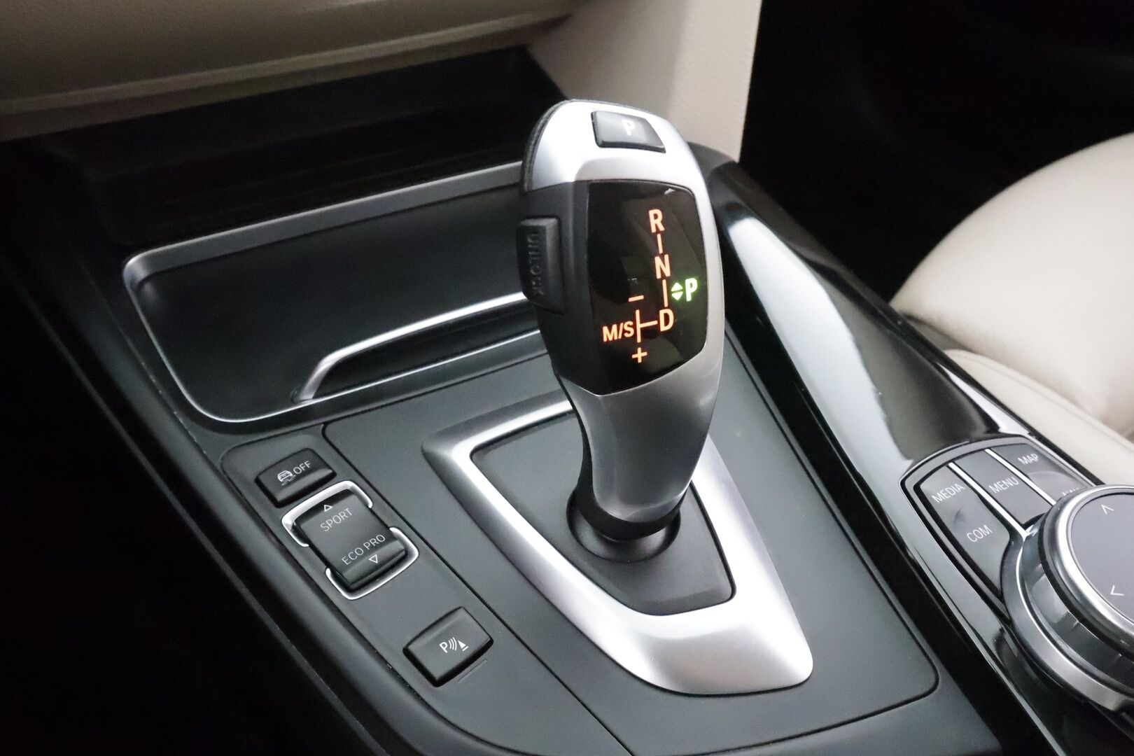 BMW 320 Gran Turismo 2019 F34 Gran Turismo 320i A xDrive Business Exclusive * Digimittaristo / LED / P.tutkat / Sisätilanlämmitin / Navi * - Sportnahat / Facelift / Suomi-auto / Kahdet renkaat