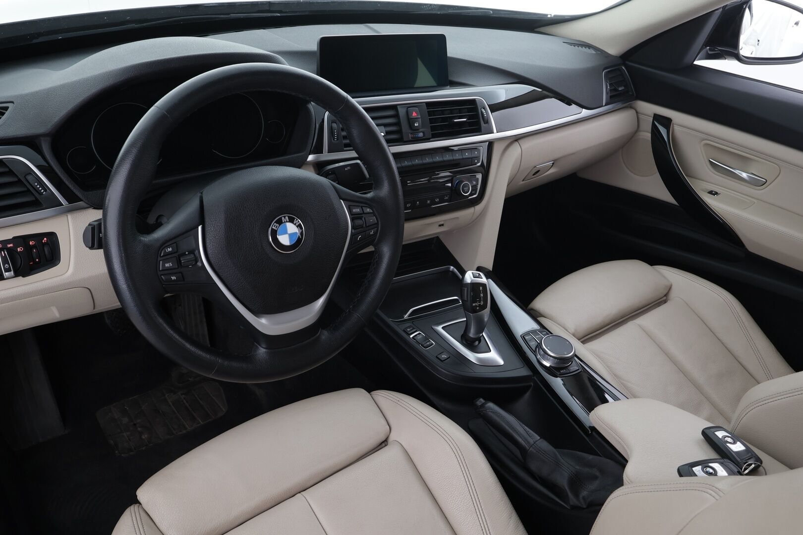 BMW 320 Gran Turismo 2019 F34 Gran Turismo 320i A xDrive Business Exclusive * Digimittaristo / LED / P.tutkat / Sisätilanlämmitin / Navi * - Sportnahat / Facelift / Suomi-auto / Kahdet renkaat