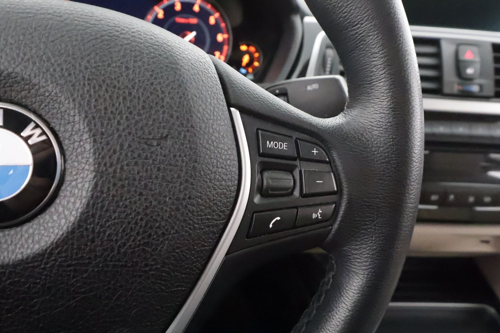 BMW 320 Gran Turismo 2019 F34 Gran Turismo 320i A xDrive Business Exclusive * Digimittaristo / LED / P.tutkat / Sisätilanlämmitin / Navi * - Sportnahat / Facelift / Suomi-auto / Kahdet renkaat