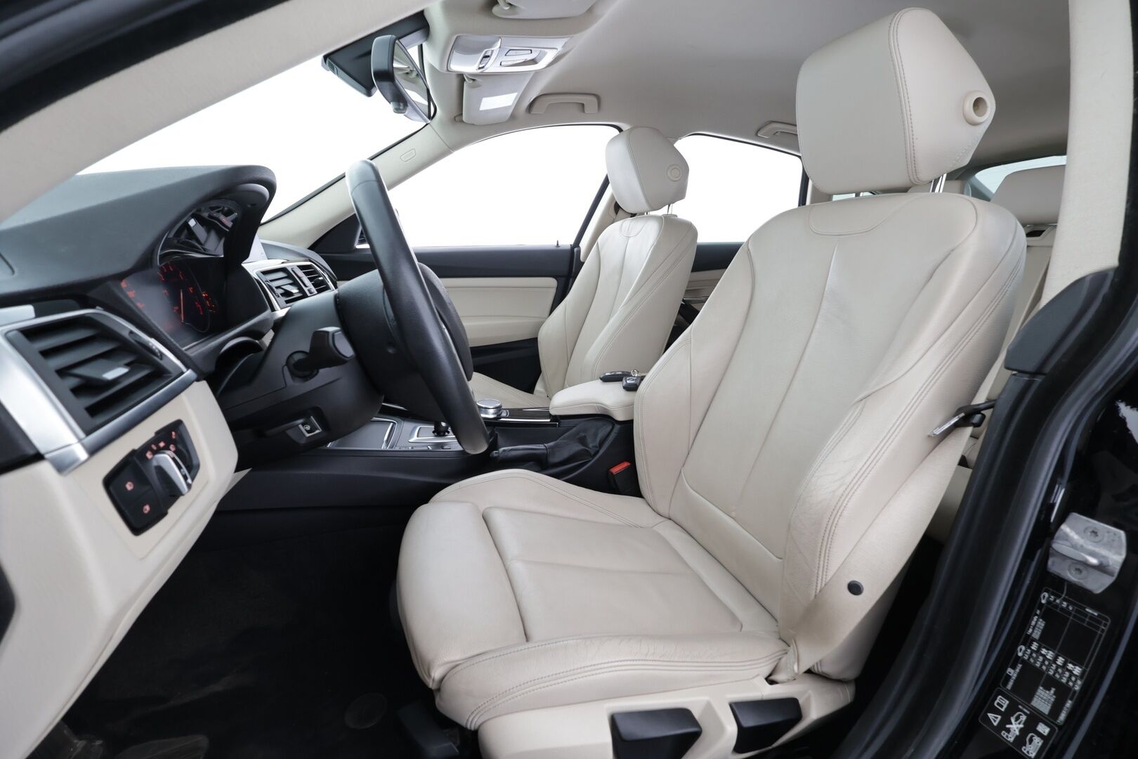 BMW 320 Gran Turismo 2019 F34 Gran Turismo 320i A xDrive Business Exclusive * Digimittaristo / LED / P.tutkat / Sisätilanlämmitin / Navi * - Sportnahat / Facelift / Suomi-auto / Kahdet renkaat