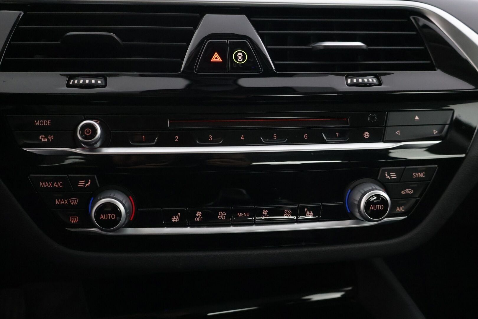 BMW 530 2020 G30 Sedan 530e A Charged Edition Sport Line * SOH- 88% /  Adapt.vakkari / Peruutuskamera / Ratinlämmitys / Digimittaristo - * Suomi-Auto / Kahdet huippu renkaat / Adapt.vakkari / 