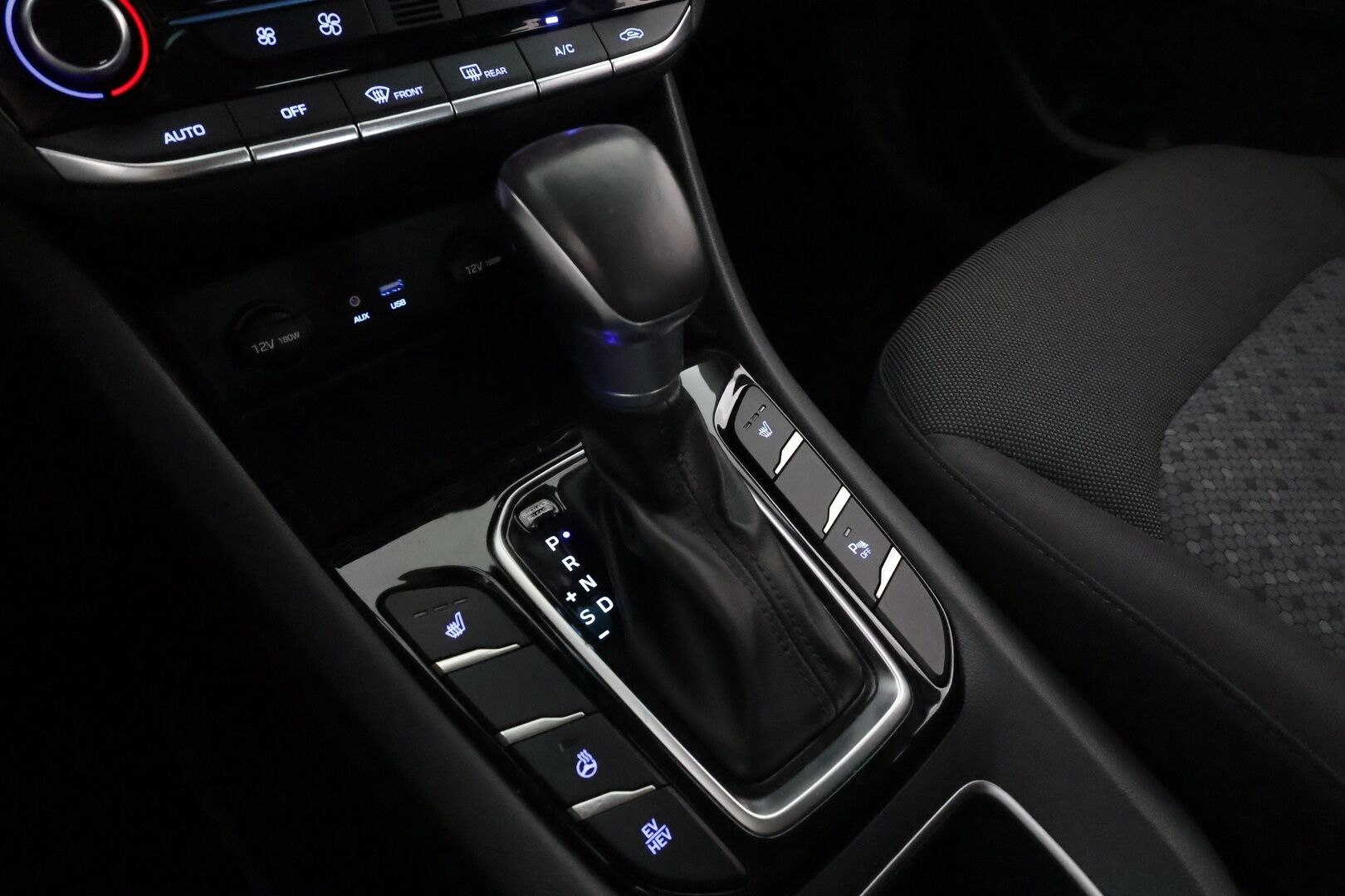 Hyundai IONIQ plug-in 2019 DCT Comfort WLTP ** Adapt.Vakkari / Infity / P.kamera / Koukku / Navi / Kaistavahti / Sisätilanlämmitin ** - Suomi-auto / Kahdet Renkaat / Akku Kuntotarkistettu!