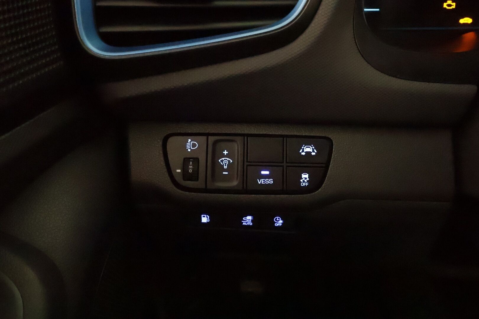 Hyundai IONIQ plug-in 2019 DCT Comfort WLTP ** Adapt.Vakkari / Infity / P.kamera / Koukku / Navi / Kaistavahti / Sisätilanlämmitin ** - Suomi-auto / Kahdet Renkaat / Akku Kuntotarkistettu!