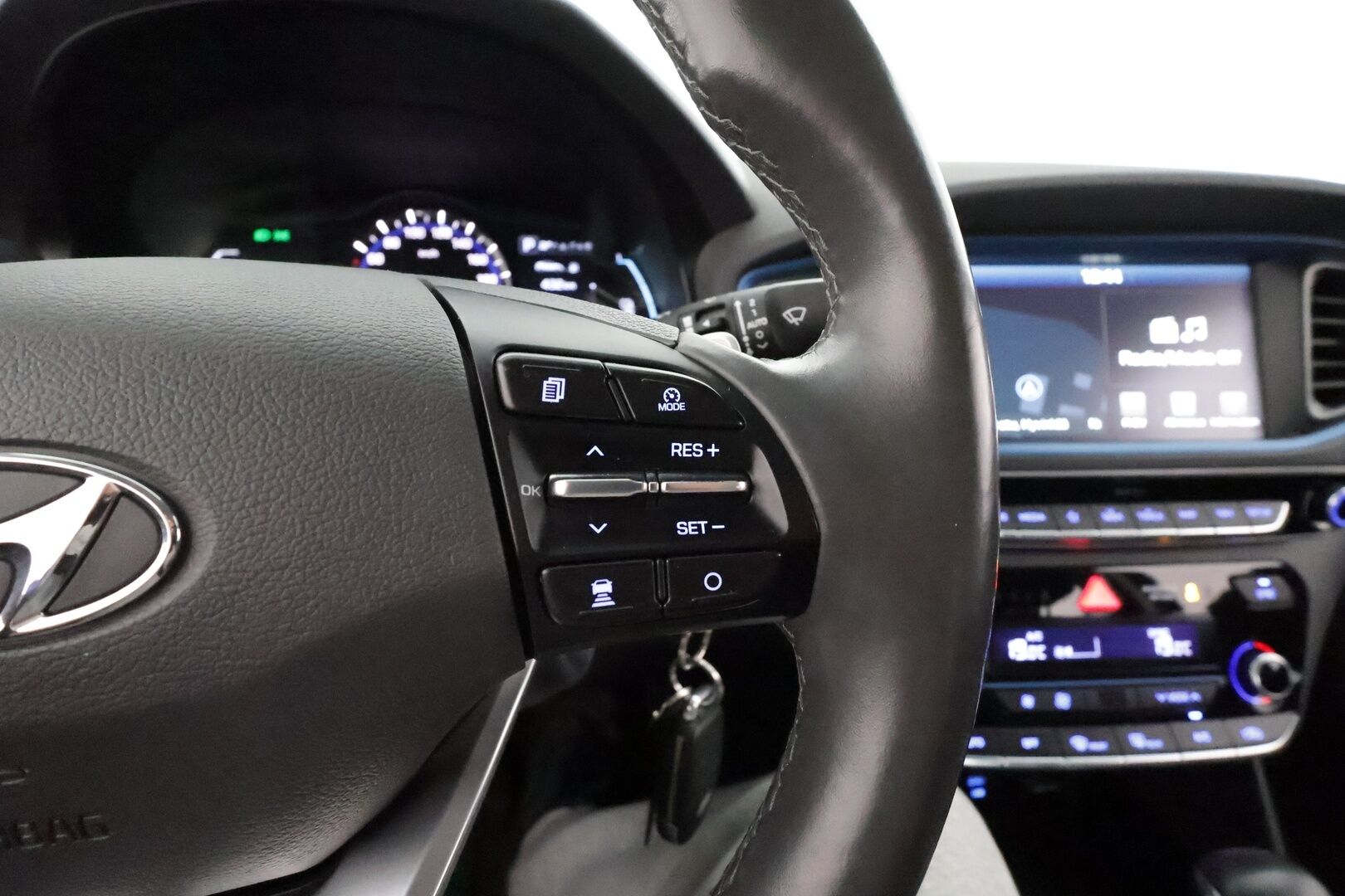 Hyundai IONIQ plug-in 2019 DCT Comfort WLTP ** Adapt.Vakkari / Infity / P.kamera / Koukku / Navi / Kaistavahti / Sisätilanlämmitin ** - Suomi-auto / Kahdet Renkaat / Akku Kuntotarkistettu!