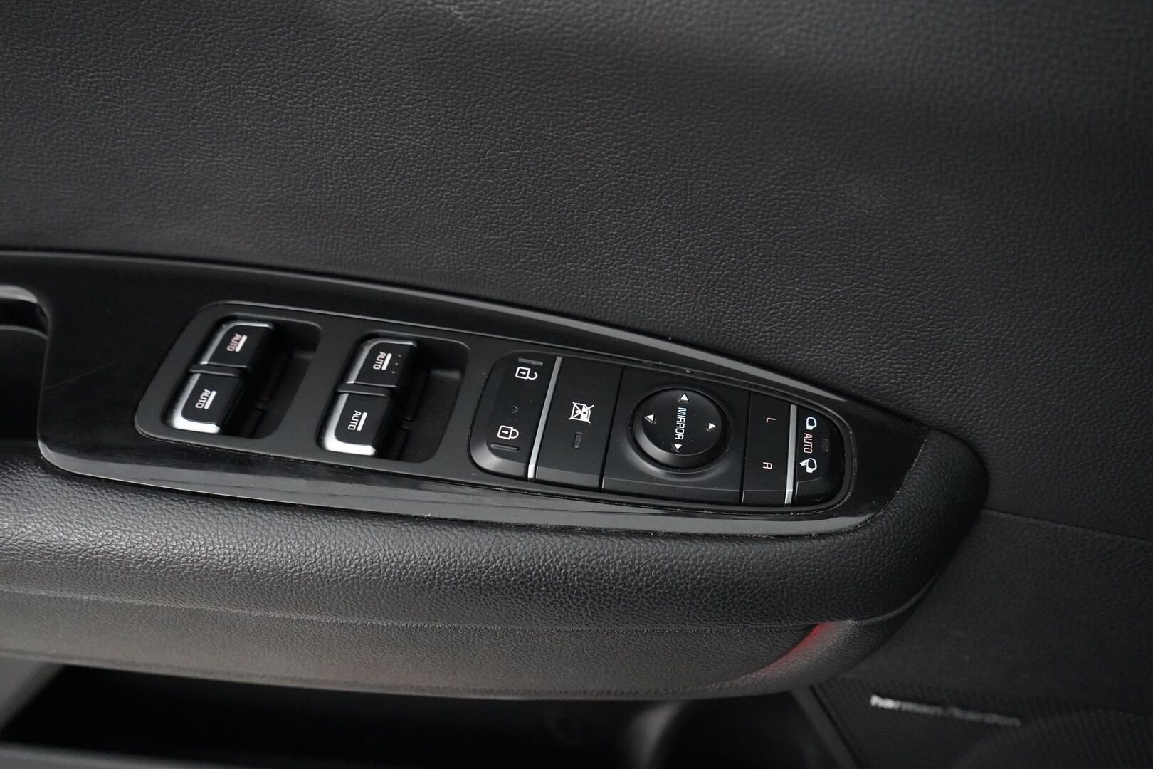 Kia Optima 2019 2,0 GDI PHEV Business Luxury SW A/T * ACC / 360° / H&K / Navi / Muistipenkki / Ratinlämmitin / Ilmastoidut istuimet * - Suomi- auto / Kahdet OEM vanteet / Viimeisin huolto 02/2026