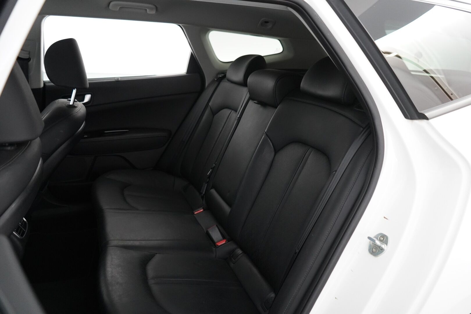 Kia Optima 2019 2,0 GDI PHEV Business Luxury SW A/T * ACC / 360° / H&K / Navi / Muistipenkki / Ratinlämmitin / Ilmastoidut istuimet * - Suomi- auto / Kahdet OEM vanteet / Viimeisin huolto 02/2026