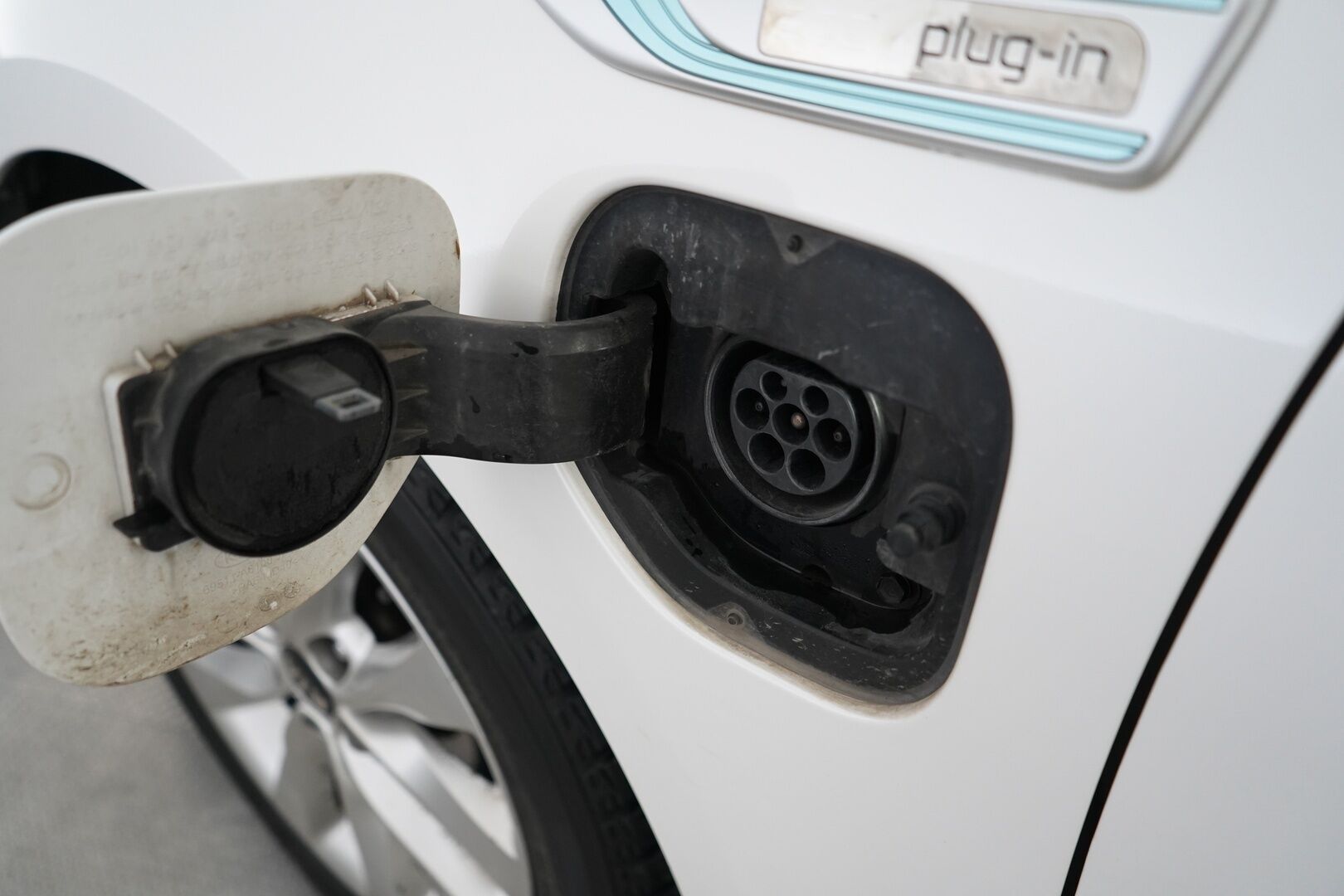 Kia Optima 2019 2,0 GDI PHEV Business Luxury SW A/T * ACC / 360° / H&K / Navi / Muistipenkki / Ratinlämmitin / Ilmastoidut istuimet * - Suomi- auto / Kahdet OEM vanteet / Viimeisin huolto 02/2026