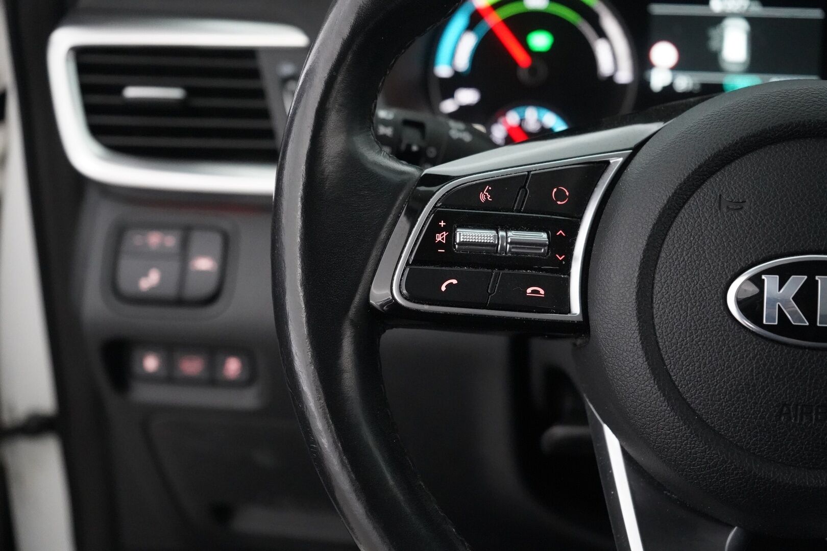 Kia Optima 2019 2,0 GDI PHEV Business Luxury SW A/T * ACC / 360° / H&K / Navi / Muistipenkki / Ratinlämmitin / Ilmastoidut istuimet * - Suomi- auto / Kahdet OEM vanteet / Viimeisin huolto 02/2026