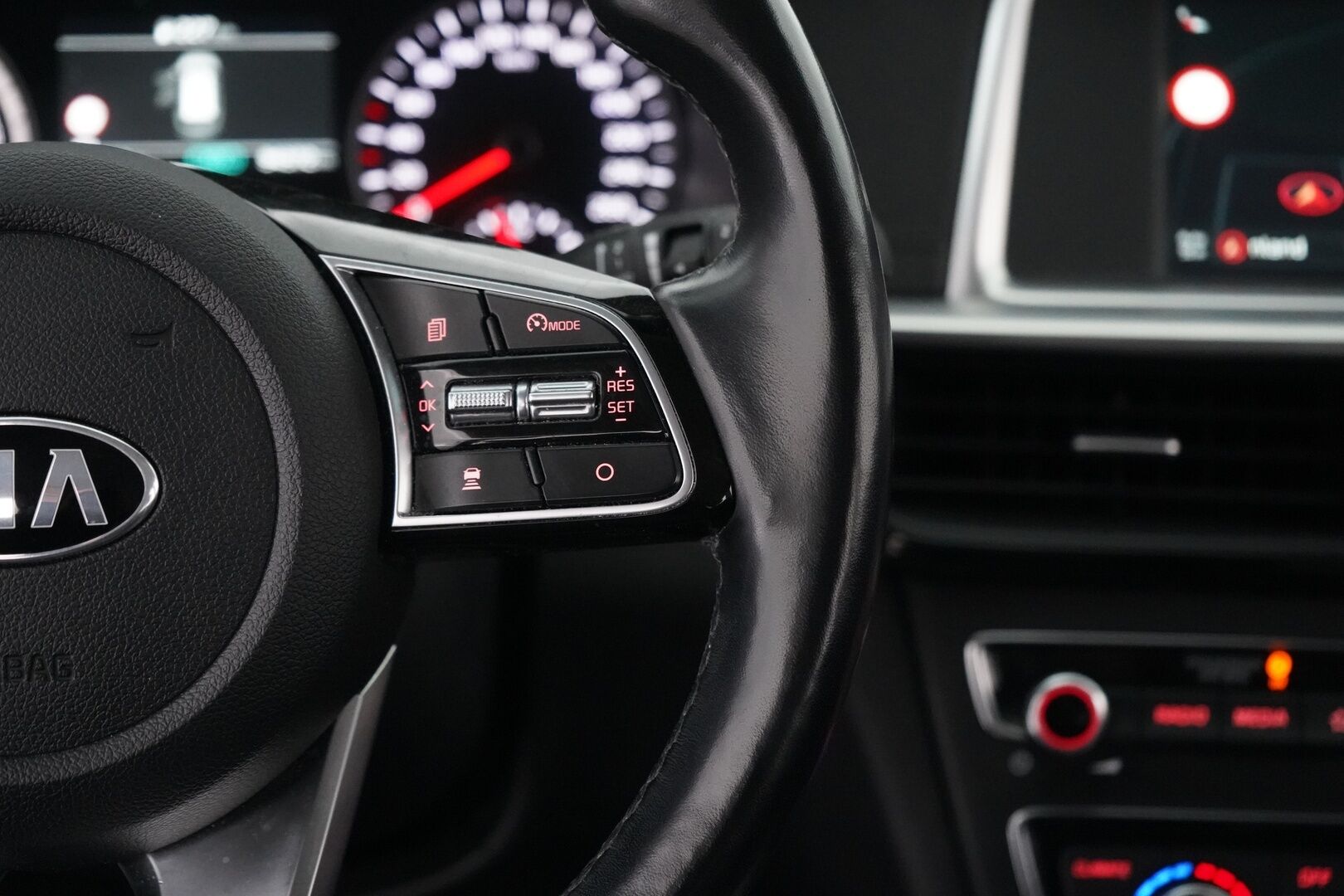 Kia Optima 2019 2,0 GDI PHEV Business Luxury SW A/T * ACC / 360° / H&K / Navi / Muistipenkki / Ratinlämmitin / Ilmastoidut istuimet * - Suomi- auto / Kahdet OEM vanteet / Viimeisin huolto 02/2026