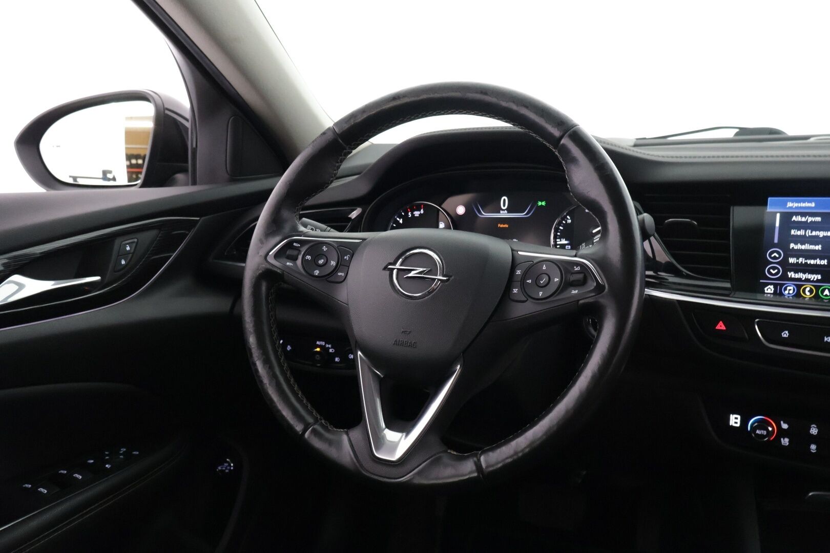 Opel Insignia 2020 Sports Tourer Innovation Plus 136 D Turbo A ** HUD / Koukku / Ilmastoidut AGR-etuistuimet / Sähk. kontti / APP-Connect - ** Kattavat varusteet / 2x asialliset renkaat / asiallinen huoltohistoria **