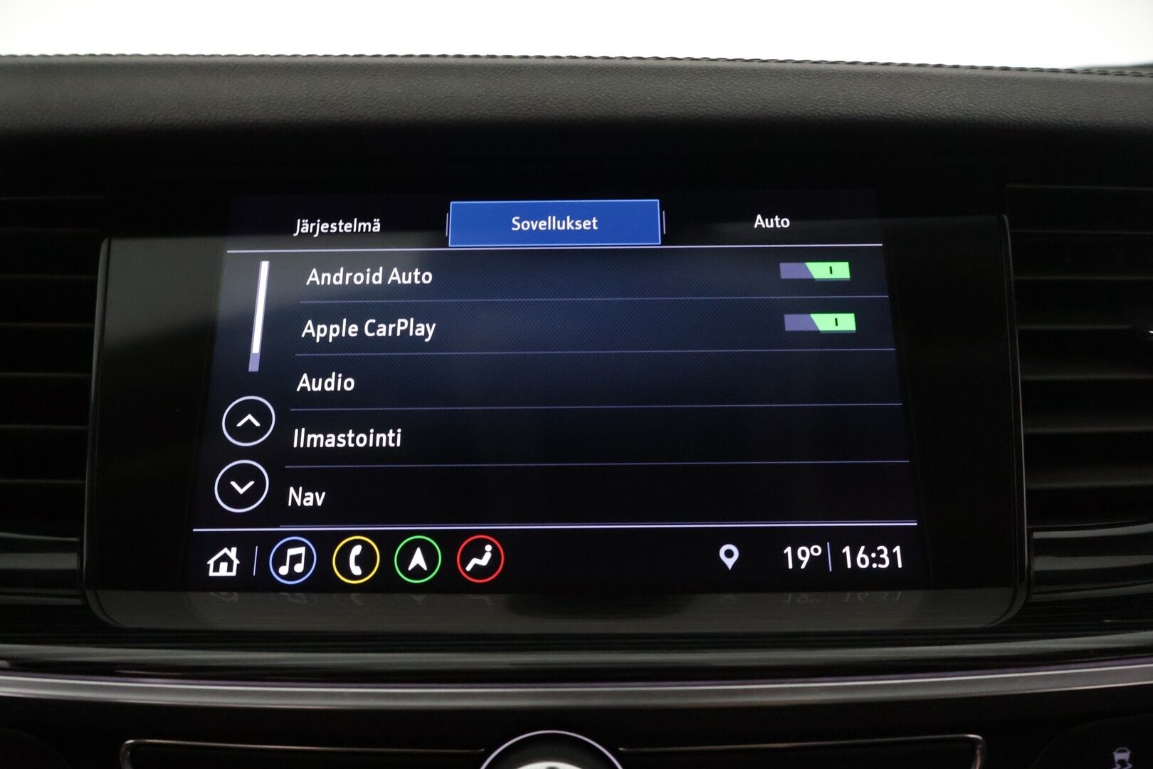 Opel Insignia 2020 Sports Tourer Innovation Plus 136 D Turbo A ** HUD / Koukku / Ilmastoidut AGR-etuistuimet / Sähk. kontti / APP-Connect - ** Kattavat varusteet / 2x asialliset renkaat / asiallinen huoltohistoria **
