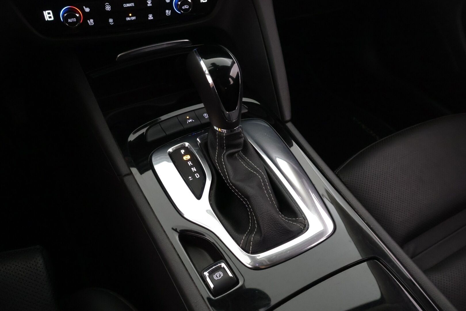 Opel Insignia 2020 Sports Tourer Innovation Plus 136 D Turbo A ** HUD / Koukku / Ilmastoidut AGR-etuistuimet / Sähk. kontti / APP-Connect - ** Kattavat varusteet / 2x asialliset renkaat / asiallinen huoltohistoria **
