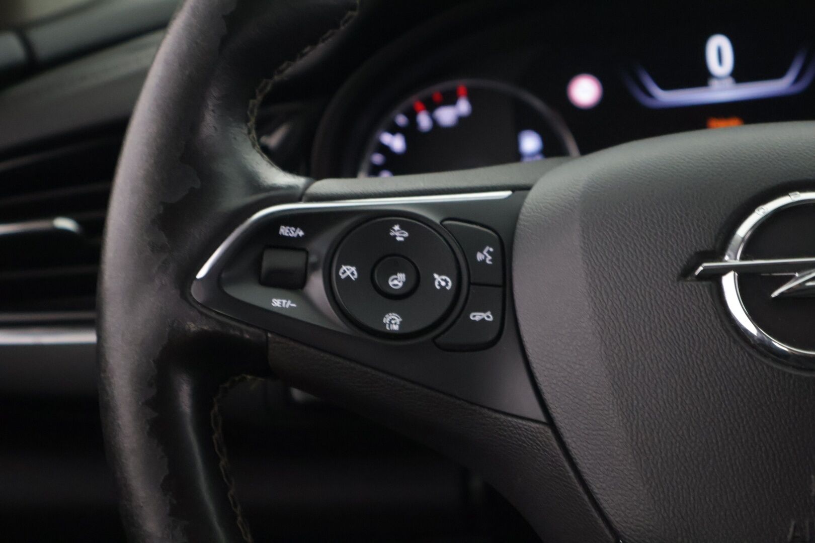 Opel Insignia 2020 Sports Tourer Innovation Plus 136 D Turbo A ** HUD / Koukku / Ilmastoidut AGR-etuistuimet / Sähk. kontti / APP-Connect - ** Kattavat varusteet / 2x asialliset renkaat / asiallinen huoltohistoria **