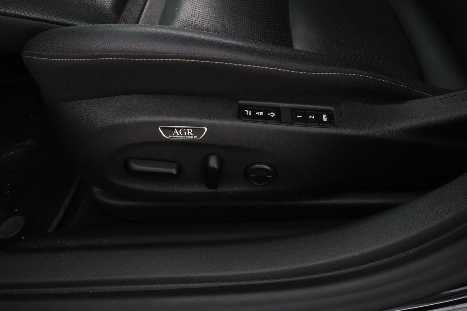 Opel Insignia 2020 Sports Tourer Innovation Plus 136 D Turbo A ** HUD / Koukku / Ilmastoidut AGR-etuistuimet / Sähk. kontti / APP-Connect - ** Kattavat varusteet / 2x asialliset renkaat / asiallinen huoltohistoria **