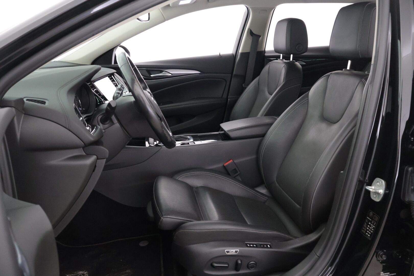 Opel Insignia 2020 Sports Tourer Innovation Plus 136 D Turbo A ** HUD / Koukku / Ilmastoidut AGR-etuistuimet / Sähk. kontti / APP-Connect - ** Kattavat varusteet / 2x asialliset renkaat / asiallinen huoltohistoria **