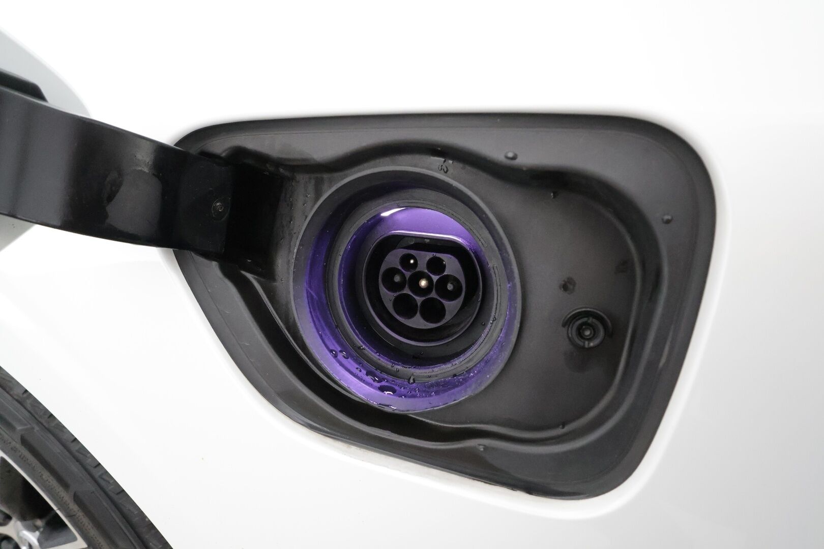 Volvo V60 2020 T8 TwE AWD R-Design aut * ACC / P.kamera / Full LED / Koukku / Webasto / Muistipenkki / Panorama / Navi / KeylessGo / BLIS * - Suomi-auto / Merkkihuollettu - HULLU BLACKWEEK KORKOTARJOUS 2,49%