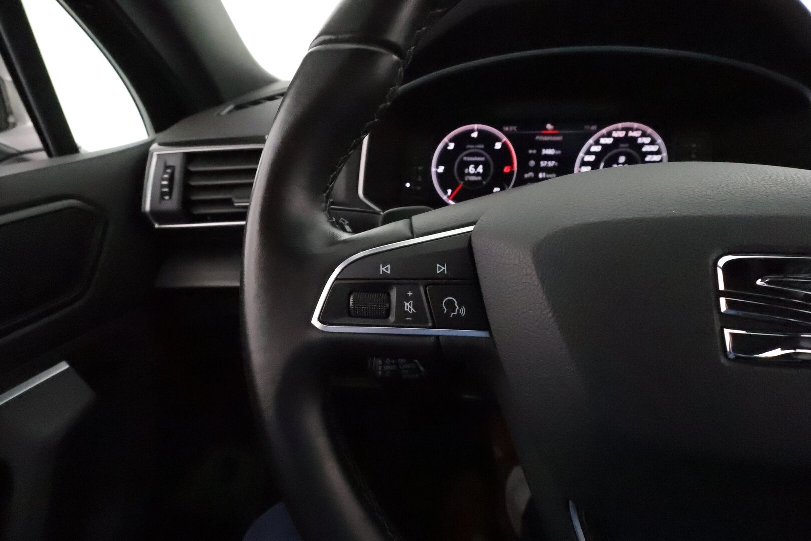 Seat Tarraco 2019 2,0 TDI 150 4DRIVE Xcellence Premium DSG **Webasto / Koukku / ACC / LED-valot / P.Kamera / Muistipenkki / Navi** - Suomi-auto / Kahdet Renkaat