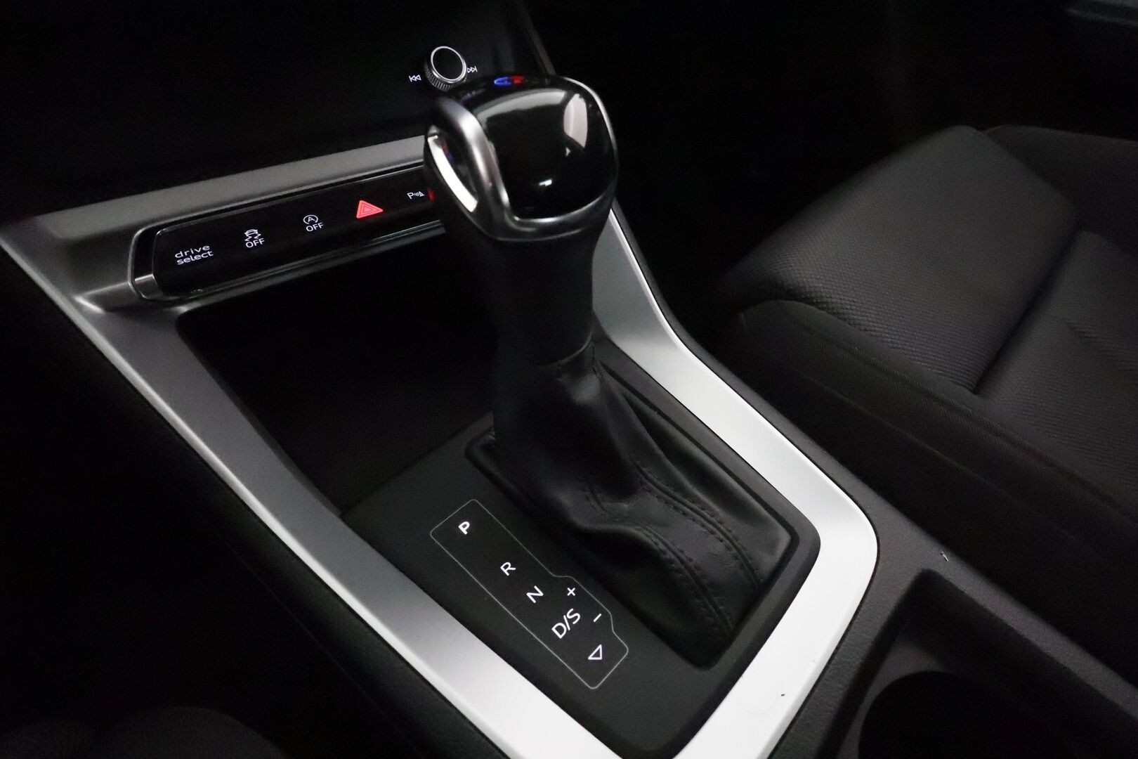 Audi Q3 2019 Launch Edition Business Advanced 35 TFSI 110 kW S tronic **Webasto / Koukku / Adapt.Vakkari / LED-valot / P.kamera** - 1-om Suomi-auto / Kahdet Renkaat