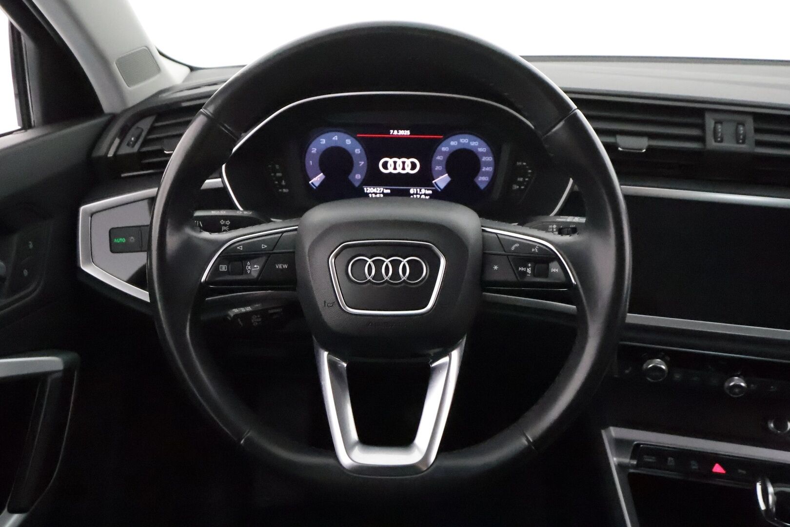 Audi Q3 2019 Launch Edition Business Advanced 35 TFSI 110 kW S tronic **Webasto / Koukku / Adapt.Vakkari / LED-valot / P.kamera** - 1-om Suomi-auto / Kahdet Renkaat