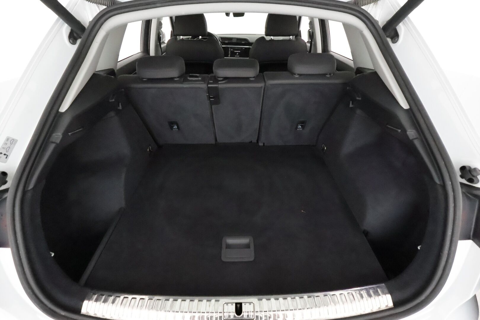 Audi Q3 2019 Launch Edition Business Advanced 35 TFSI 110 kW S tronic **Webasto / Koukku / Adapt.Vakkari / LED-valot / P.kamera** - 1-om Suomi-auto / Kahdet Renkaat