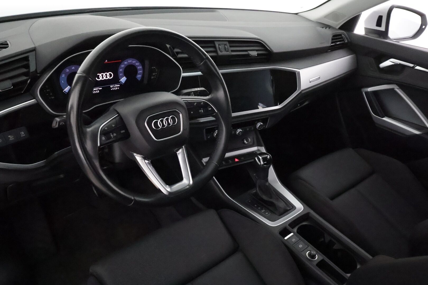 Audi Q3 2019 Launch Edition Business Advanced 35 TFSI 110 kW S tronic **Webasto / Koukku / Adapt.Vakkari / LED-valot / P.kamera** - 1-om Suomi-auto / Kahdet Renkaat