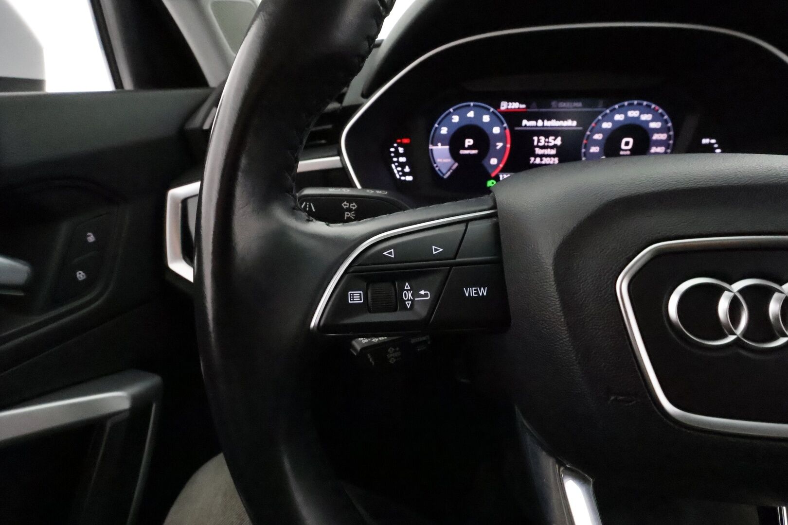 Audi Q3 2019 Launch Edition Business Advanced 35 TFSI 110 kW S tronic **Webasto / Koukku / Adapt.Vakkari / LED-valot / P.kamera** - 1-om Suomi-auto / Kahdet Renkaat