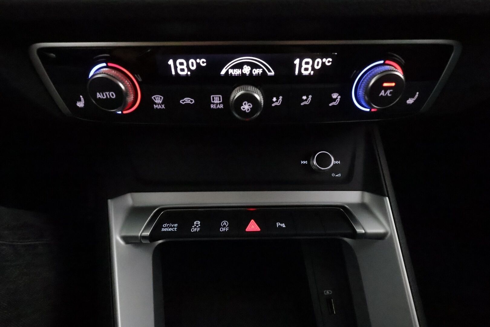 Audi Q3 2019 Launch Edition Business Advanced 35 TFSI 110 kW S tronic **Webasto / Koukku / Adapt.Vakkari / LED-valot / P.kamera** - 1-om Suomi-auto / Kahdet Renkaat