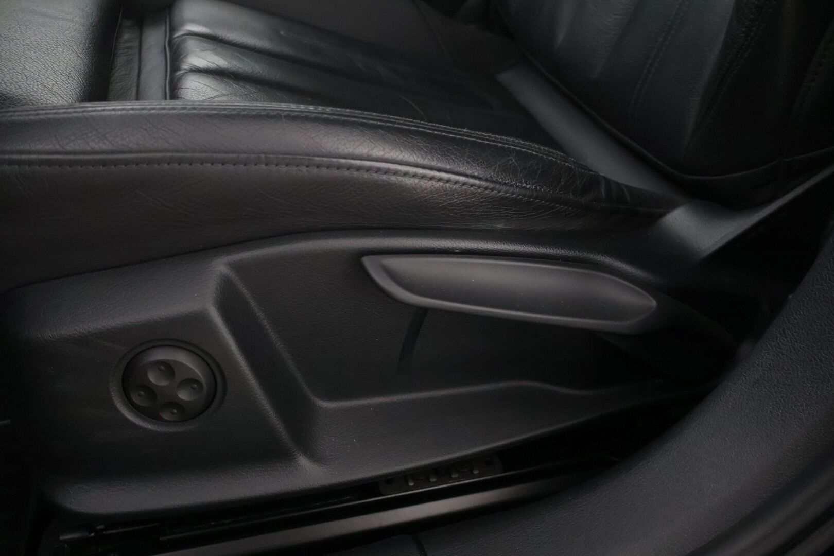 Audi A4 2019 Avant Business Sport Comfort Edition 40 TFSI 140 kW MHEV S tronic * Nahka Sportpenkit / Webasto / Koukku / LED / Sähkökontti * - * Todella hyvä huoltohistoria / Viim. Huolto 132 tkm / Harvinainen & Kestävä Nahkasisusta / Merkkirenkaat * - HULLUT AVAJAISHULINAT KORKOTARJOUS 3,29 %