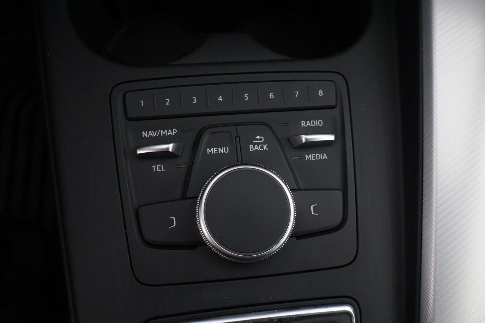 Audi A4 2019 Avant Business Sport Comfort Edition 40 TFSI 140 kW MHEV S tronic * Nahka Sportpenkit / Webasto / Koukku / LED / Sähkökontti * - * Todella hyvä huoltohistoria / Viim. Huolto 132 tkm / Harvinainen & Kestävä Nahkasisusta / Merkkirenkaat * - HULLUT AVAJAISHULINAT KORKOTARJOUS 3,29 %