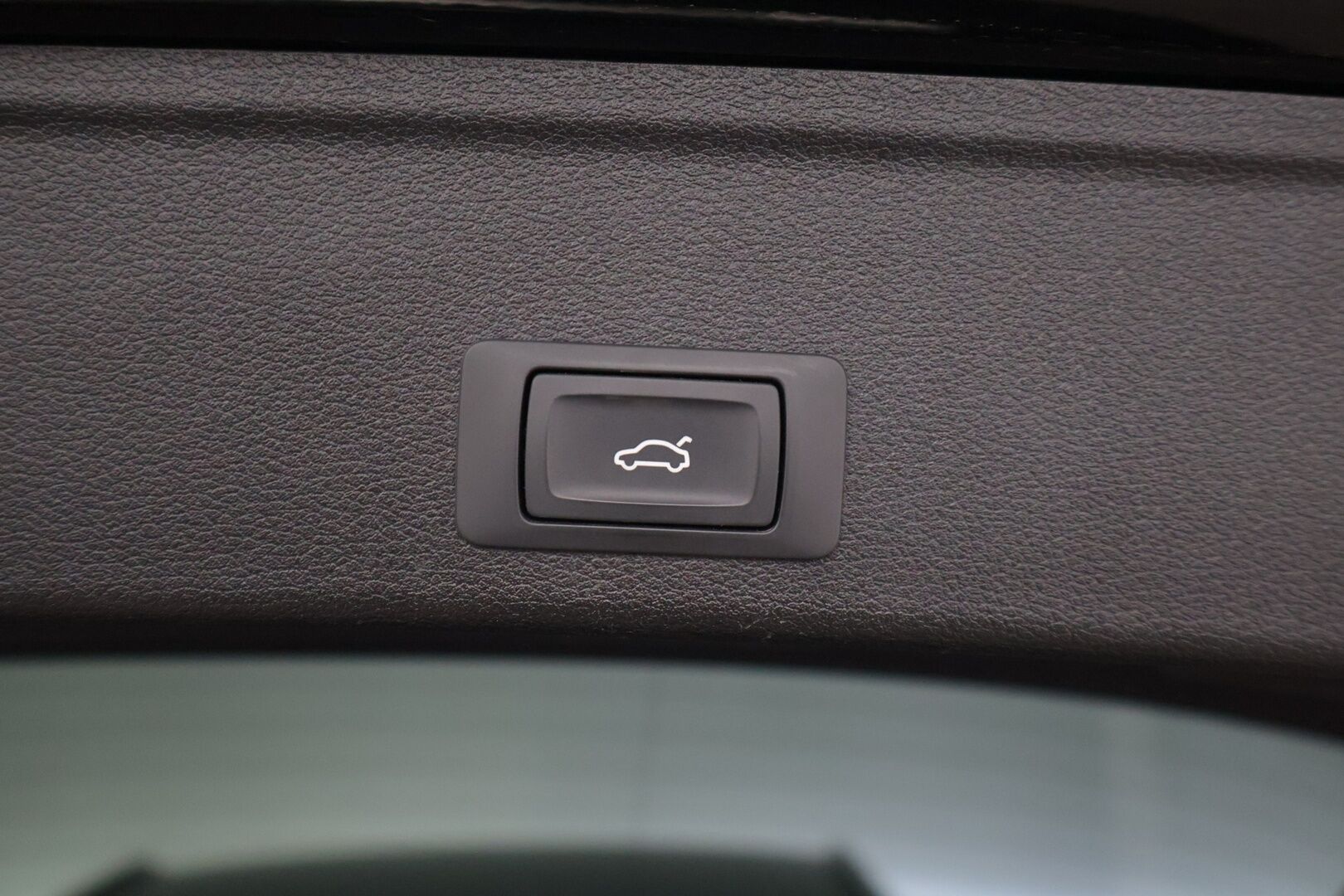 Audi A4 2019 Avant Business Sport Comfort Edition 40 TFSI 140 kW MHEV S tronic * Nahka Sportpenkit / Webasto / Koukku / LED / Sähkökontti * - * Todella hyvä huoltohistoria / Viim. Huolto 132 tkm / Harvinainen & Kestävä Nahkasisusta / Merkkirenkaat * - HULLUT AVAJAISHULINAT KORKOTARJOUS 3,29 %