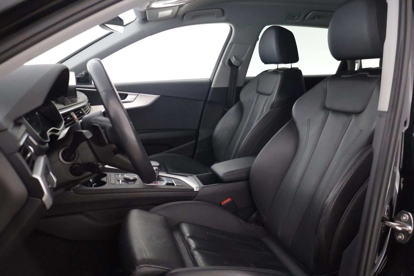 Audi A4 2019 Avant Business Sport Comfort Edition 40 TFSI 140 kW MHEV S tronic * Nahka Sportpenkit / Webasto / Koukku / LED / Sähkökontti * - * Todella hyvä huoltohistoria / Viim. Huolto 132 tkm / Harvinainen & Kestävä Nahkasisusta / Merkkirenkaat * - HULLUT AVAJAISHULINAT KORKOTARJOUS 3,29 %