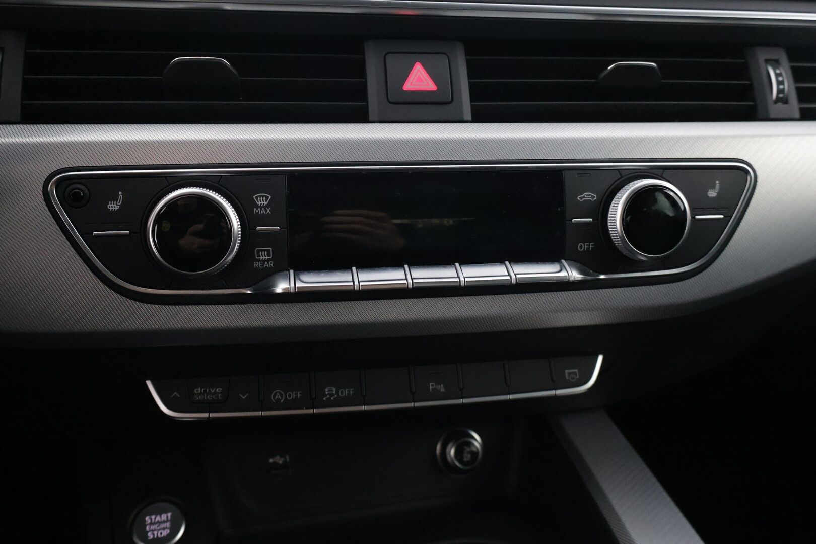 Audi A4 2019 Avant Business Sport Comfort Edition 40 TFSI 140 kW MHEV S tronic * Nahka Sportpenkit / Webasto / Koukku / LED / Sähkökontti * - * Todella hyvä huoltohistoria / Viim. Huolto 132 tkm / Harvinainen & Kestävä Nahkasisusta / Merkkirenkaat * - HULLUT AVAJAISHULINAT KORKOTARJOUS 3,29 %