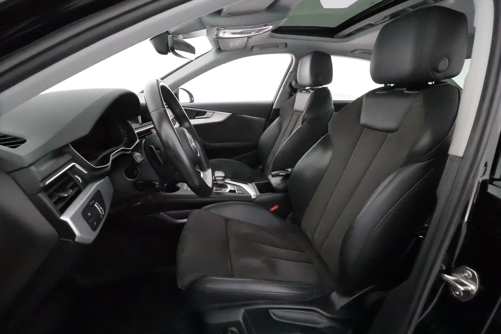 Audi A4 2019 Sedan Business Sport 45 TFSI 180 kW MHEV quattro S tronic - Suomiauto / Webasto / Adapt.Vakkari / Matrix LED / Digital Cockpit / Kattoluukku / Nahka-Alcantara / Vetokoukku / Supervarusteet!
