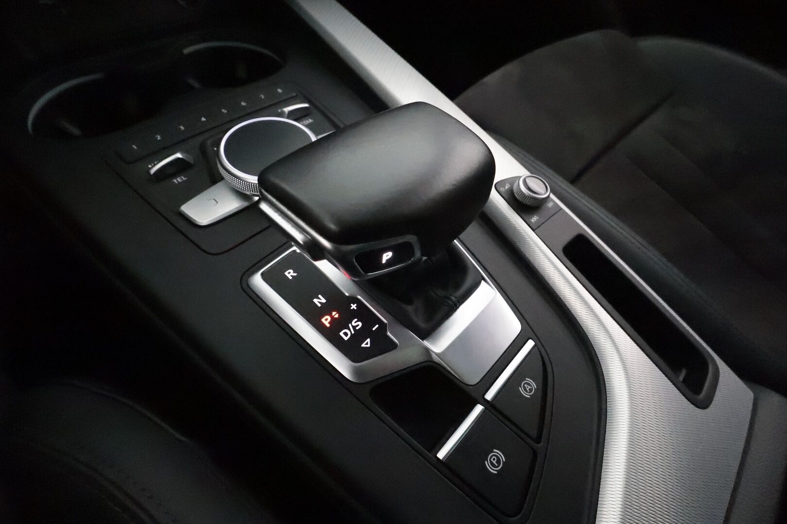 Audi A4 2019 Sedan Business Sport 45 TFSI 180 kW MHEV quattro S tronic - Suomiauto / Webasto / Adapt.Vakkari / Matrix LED / Digital Cockpit / Kattoluukku / Nahka-Alcantara / Vetokoukku / Supervarusteet!