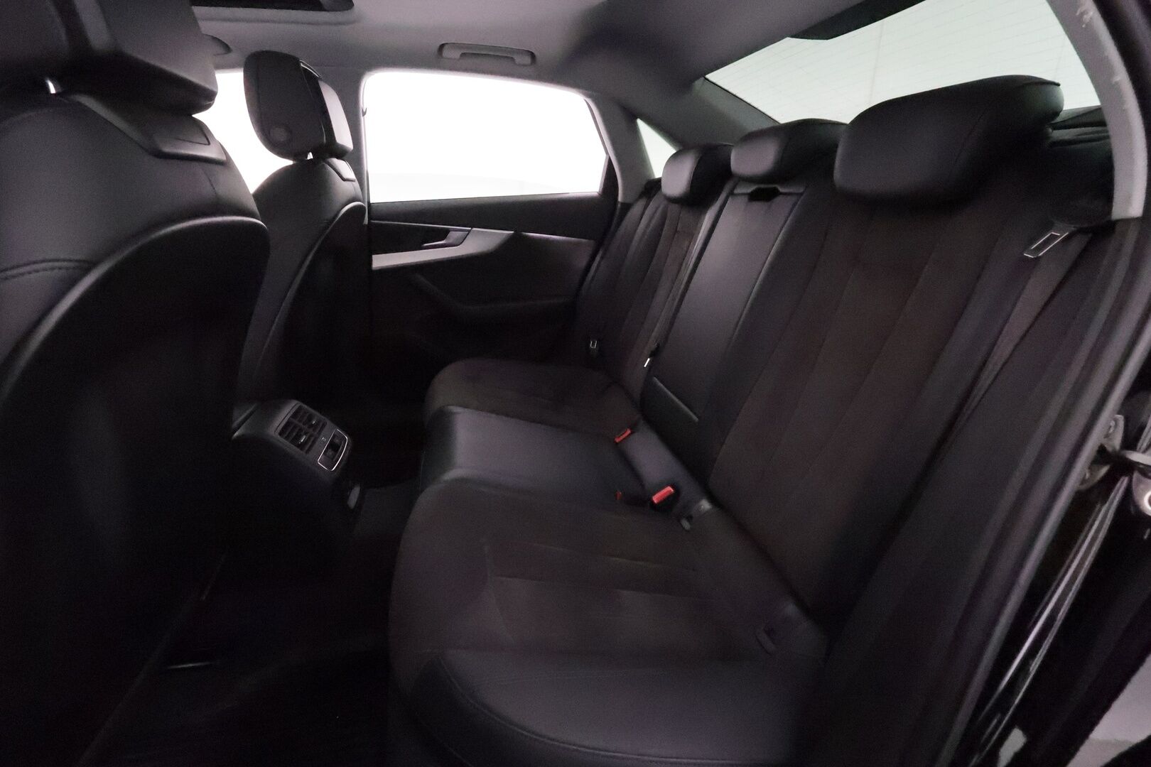 Audi A4 2019 Sedan Business Sport 45 TFSI 180 kW MHEV quattro S tronic - Suomiauto / Webasto / Adapt.Vakkari / Matrix LED / Digital Cockpit / Kattoluukku / Nahka-Alcantara / Vetokoukku / Supervarusteet!